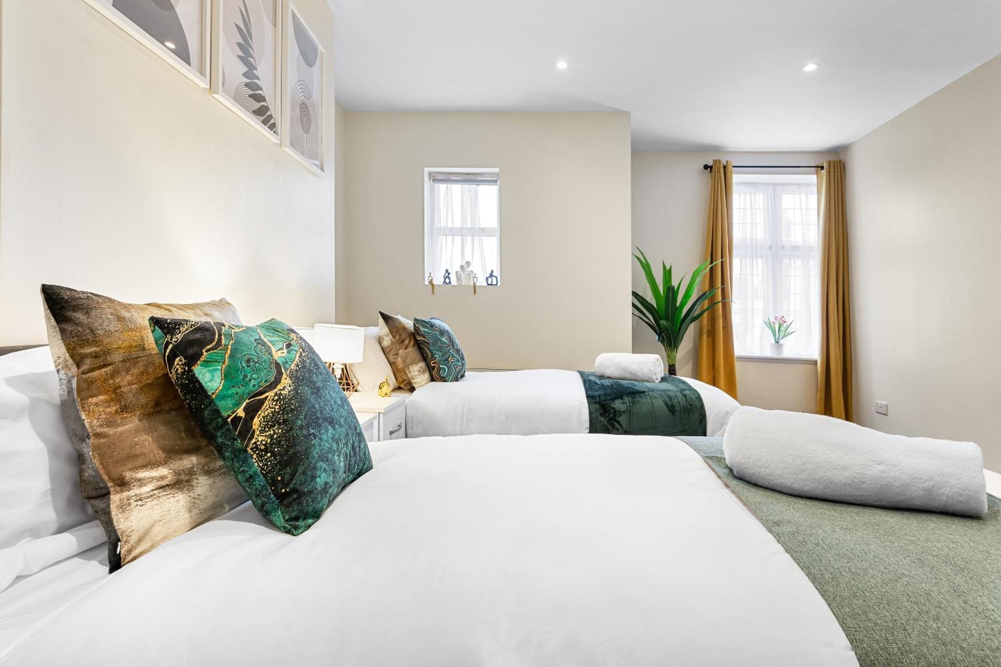 Elegant 2Br London Hideaway- King Bed, Sleeps 6 - Parking- Instant Book- 20 Percent Off Limited Time! בארנט מראה חיצוני תמונה