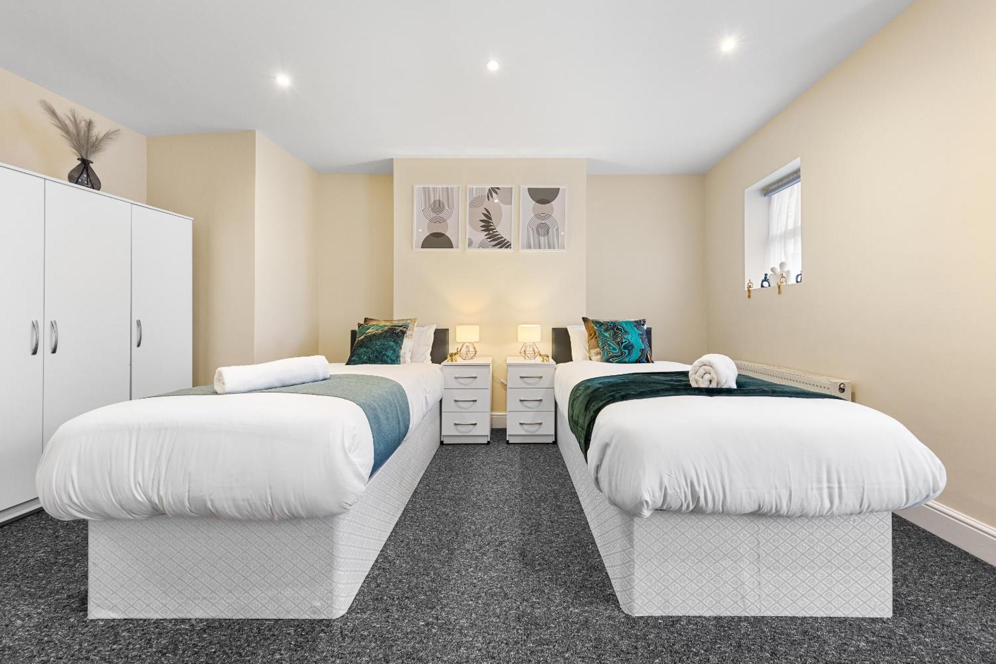 Elegant 2Br London Hideaway- King Bed, Sleeps 6 - Parking- Instant Book- 20 Percent Off Limited Time! בארנט מראה חיצוני תמונה