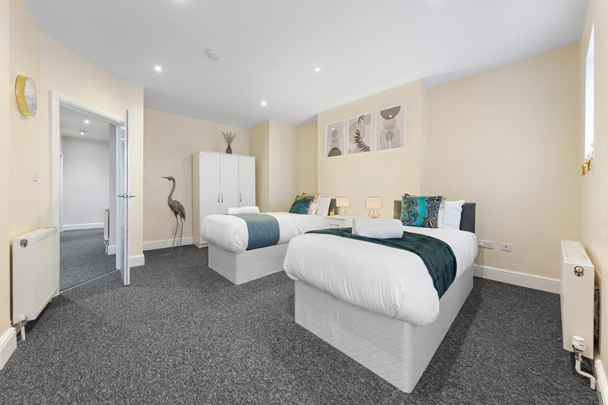 Elegant 2Br London Hideaway- King Bed, Sleeps 6 - Parking- Instant Book- 20 Percent Off Limited Time! בארנט מראה חיצוני תמונה