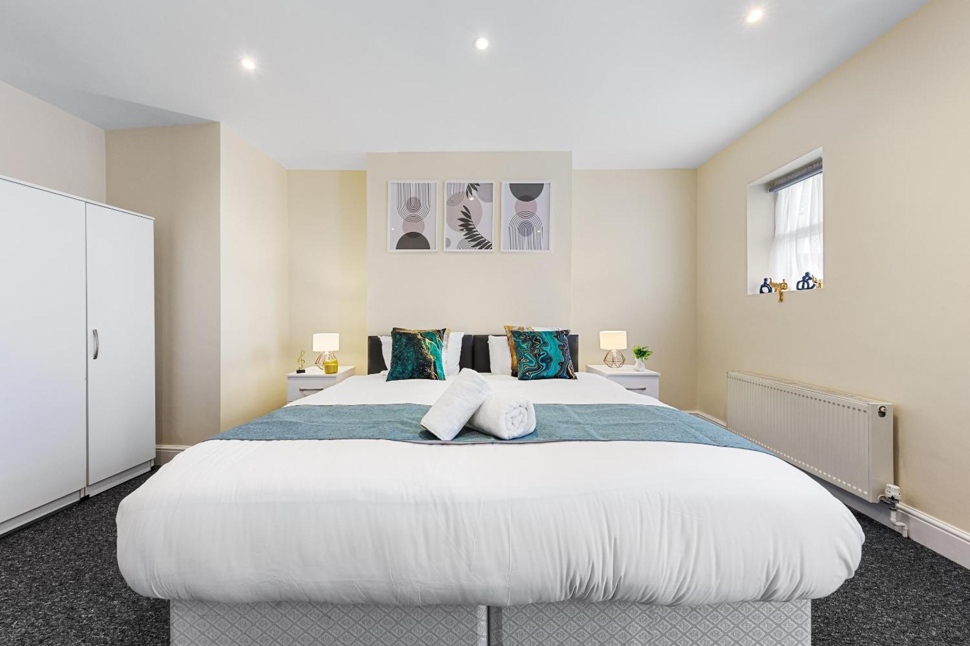 Elegant 2Br London Hideaway- King Bed, Sleeps 6 - Parking- Instant Book- 20 Percent Off Limited Time! בארנט מראה חיצוני תמונה