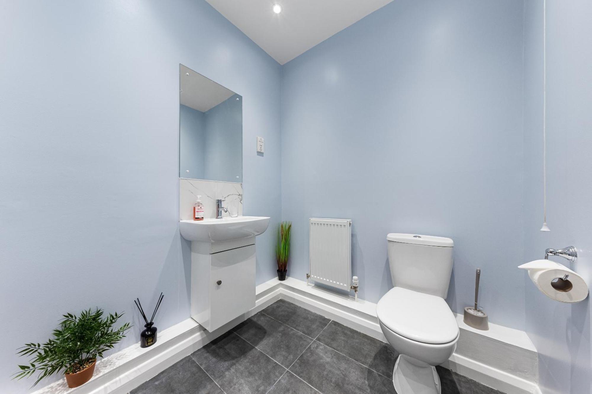 Elegant 2Br London Hideaway- King Bed, Sleeps 6 - Parking- Instant Book- 20 Percent Off Limited Time! בארנט מראה חיצוני תמונה