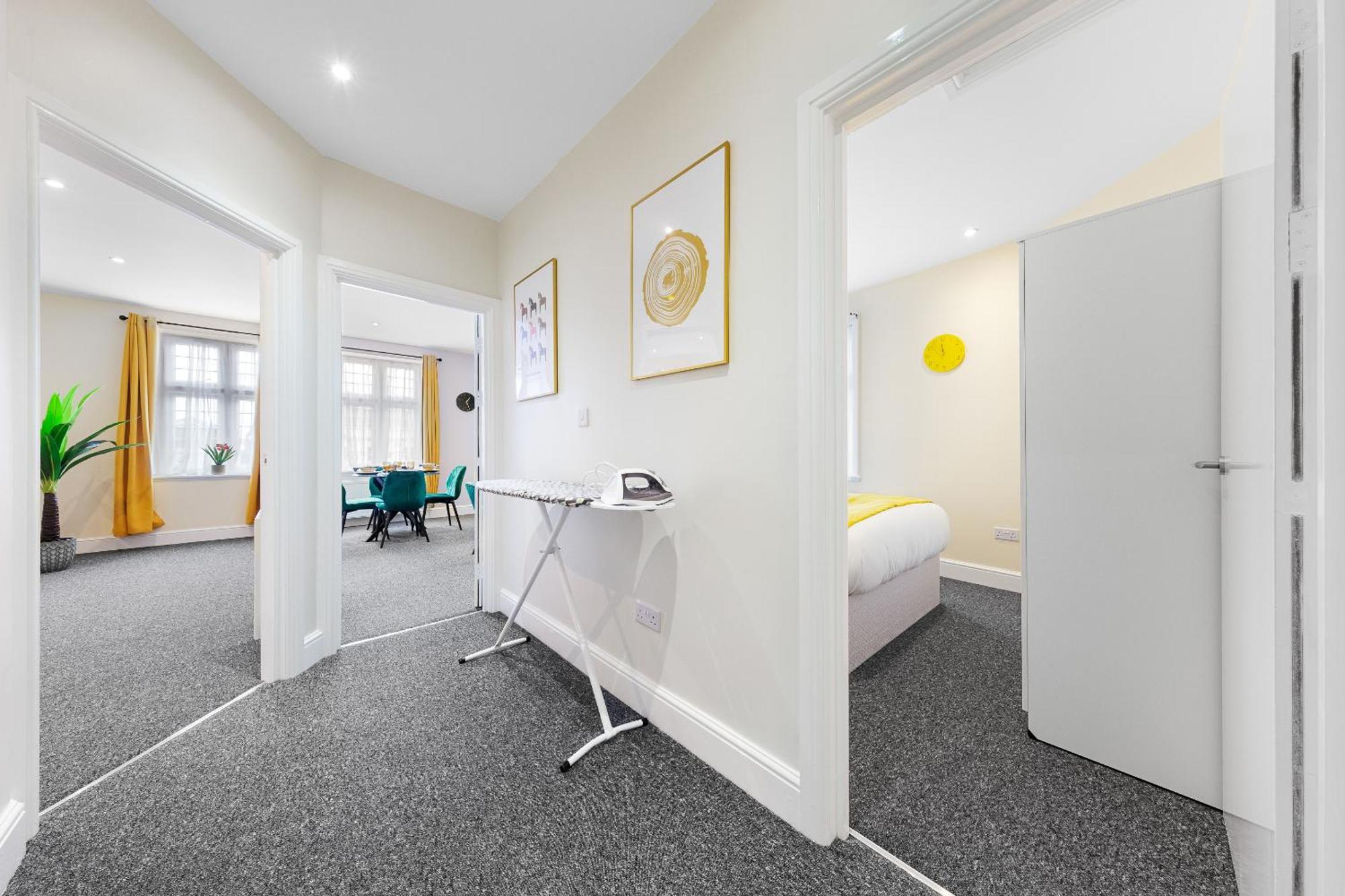 Elegant 2Br London Hideaway- King Bed, Sleeps 6 - Parking- Instant Book- 20 Percent Off Limited Time! בארנט מראה חיצוני תמונה