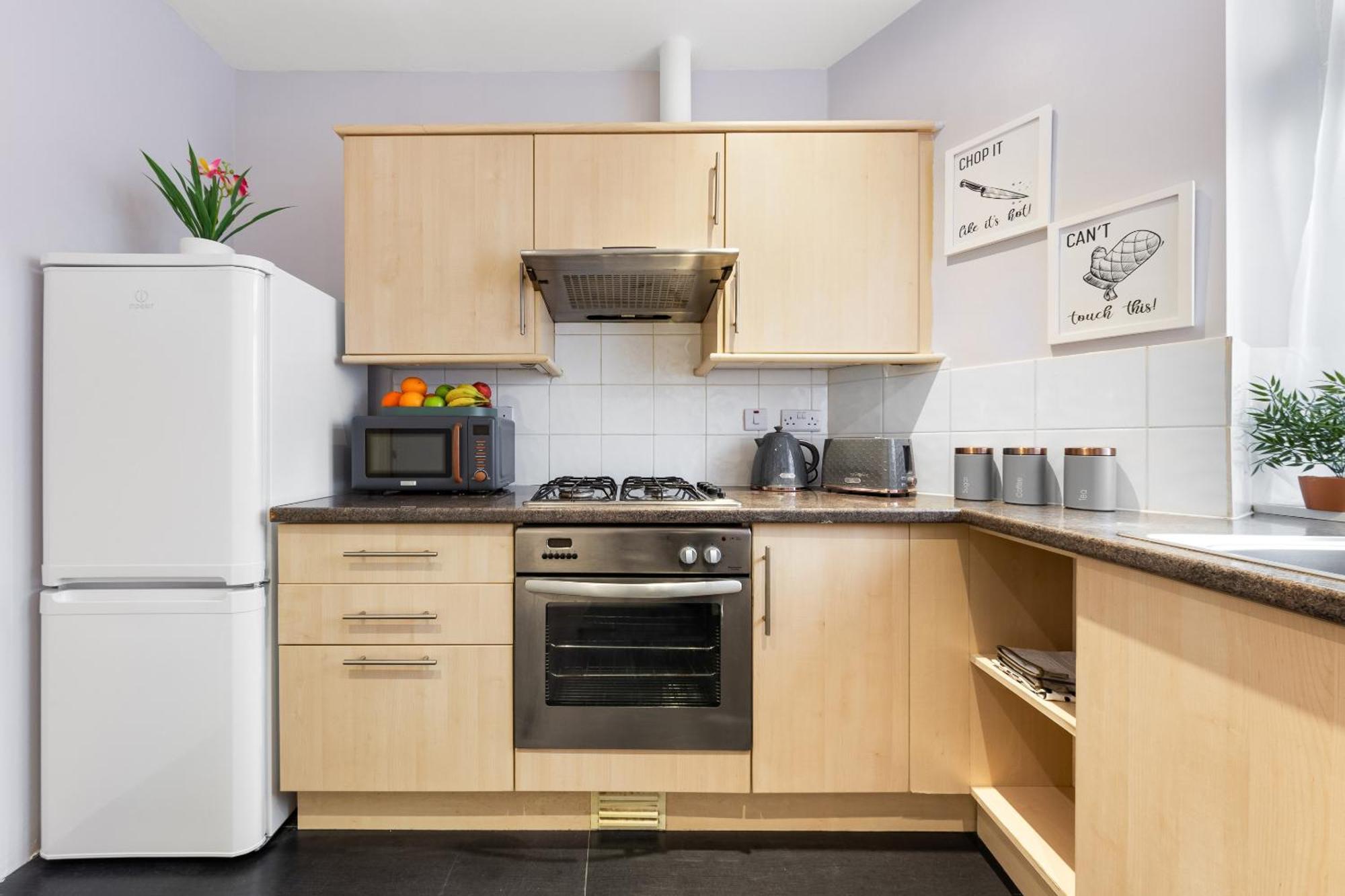Elegant 2Br London Hideaway- King Bed, Sleeps 6 - Parking- Instant Book- 20 Percent Off Limited Time! בארנט מראה חיצוני תמונה