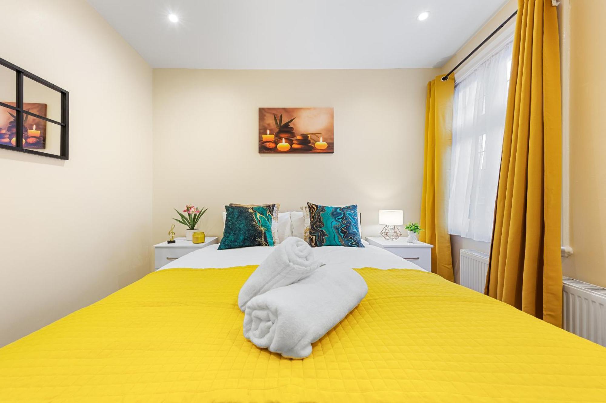 Elegant 2Br London Hideaway- King Bed, Sleeps 6 - Parking- Instant Book- 20 Percent Off Limited Time! בארנט מראה חיצוני תמונה