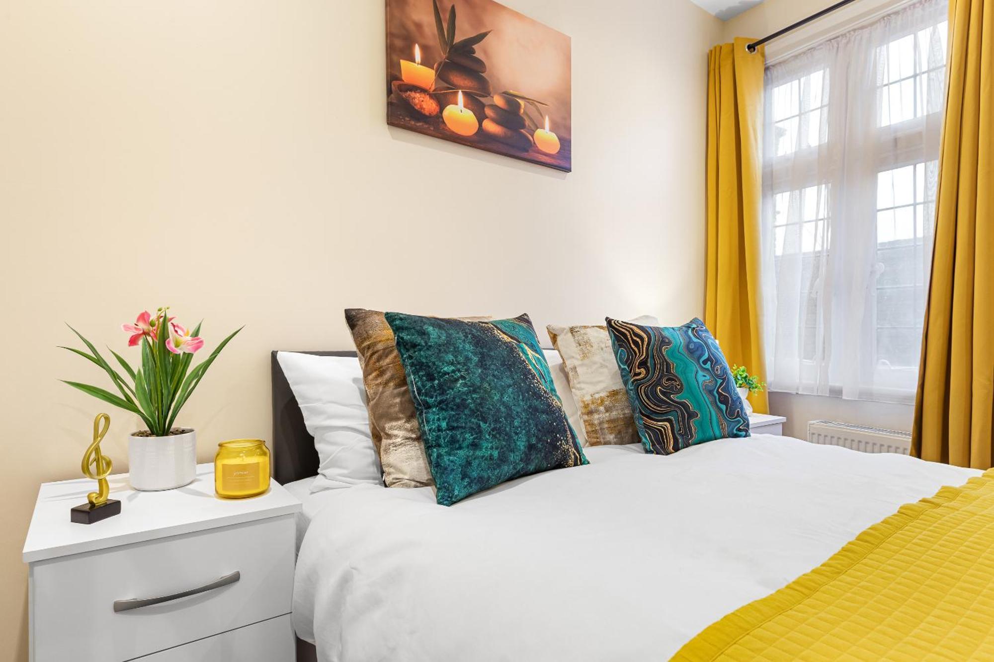 Elegant 2Br London Hideaway- King Bed, Sleeps 6 - Parking- Instant Book- 20 Percent Off Limited Time! בארנט מראה חיצוני תמונה
