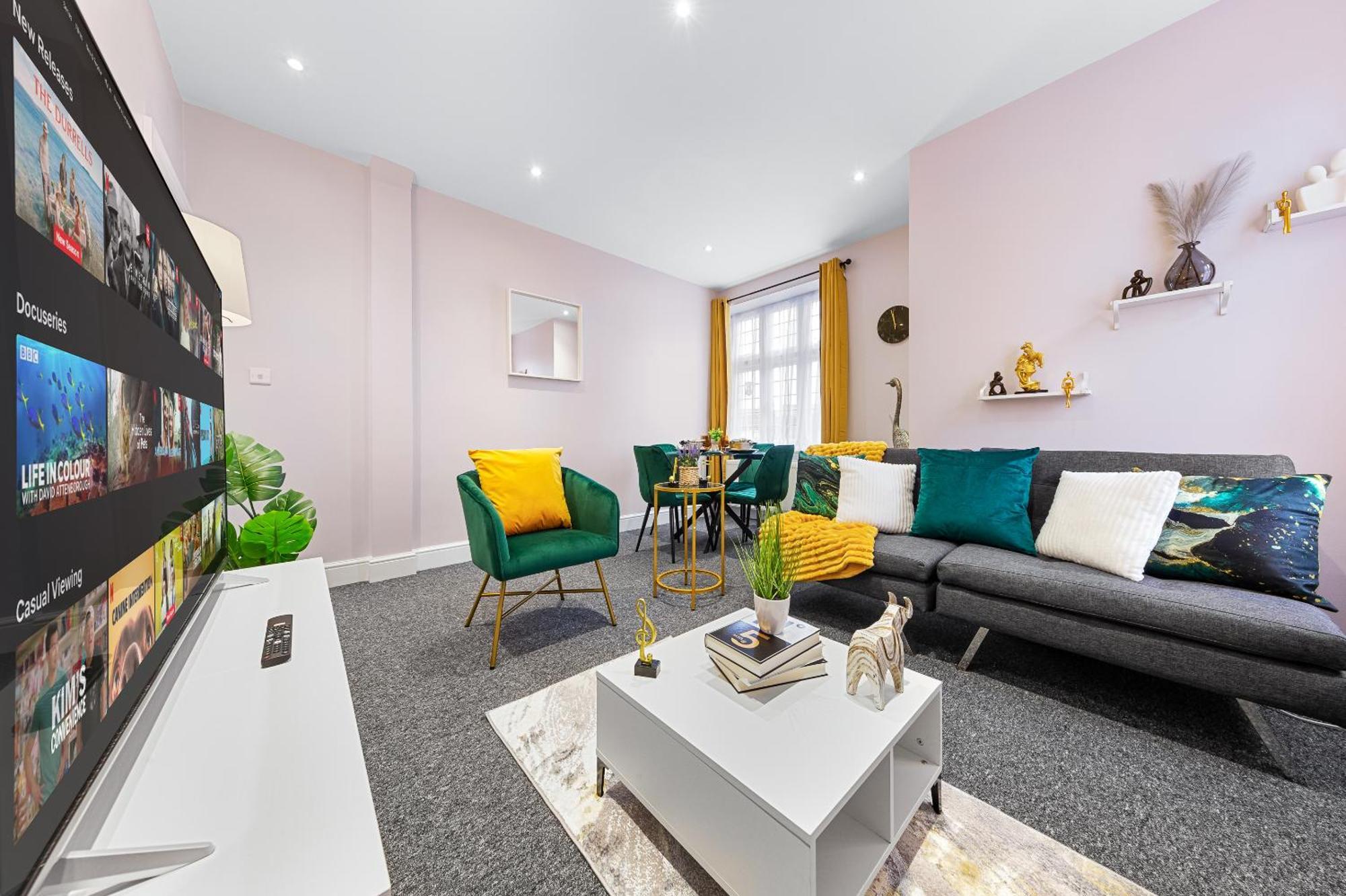 Elegant 2Br London Hideaway- King Bed, Sleeps 6 - Parking- Instant Book- 20 Percent Off Limited Time! בארנט מראה חיצוני תמונה
